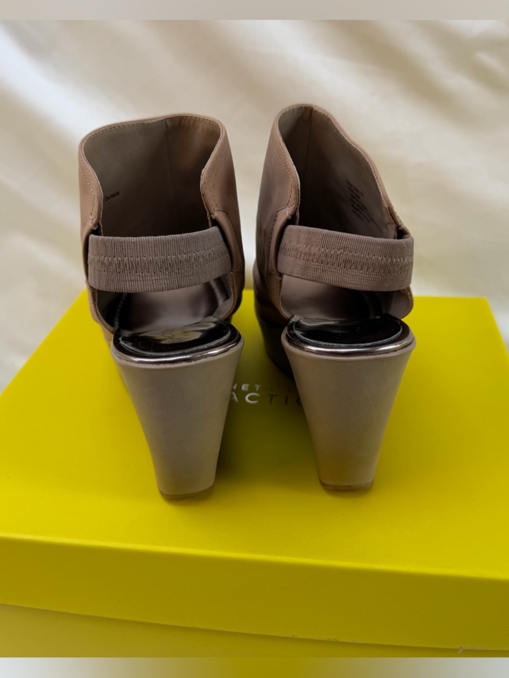 Kenneth Cole Reaction Sole Search Leather Peep Toe Wedge Shooties Taupe Size 8 - Picture 7 of 12